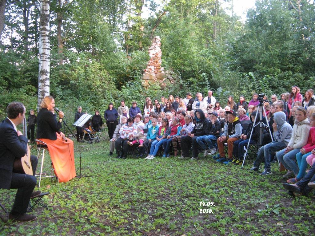 Vaiņodes novadā aizvada Dzejas svētkus "..kur vistuvāk liecas Zemei pāri debestiņa…"