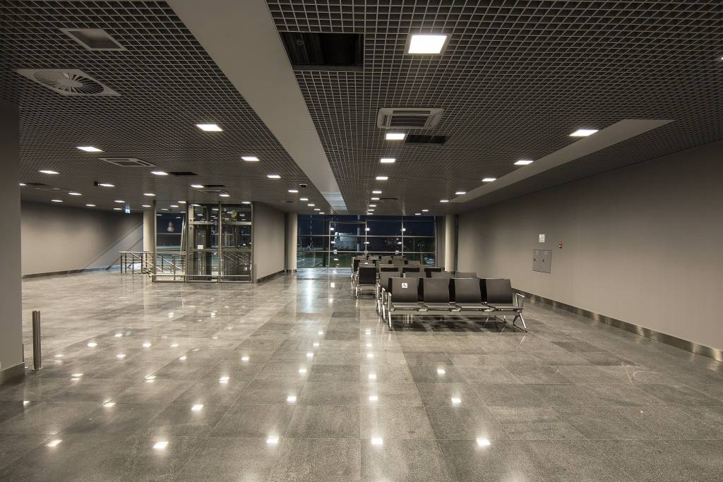 Lidostā Rīga izbūvēti trīs jauni iekāpšanas sektori un plašākas uzgaidāmās telpas