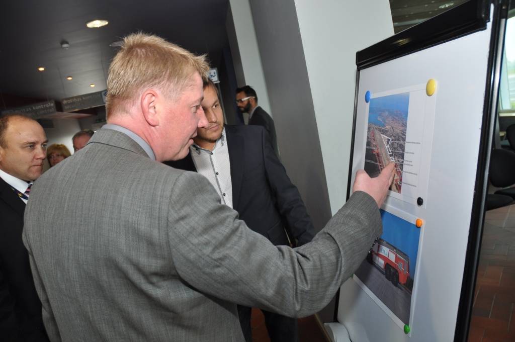 FOTO: Matīss apmeklē rekonstruēto Liepājas lidostu