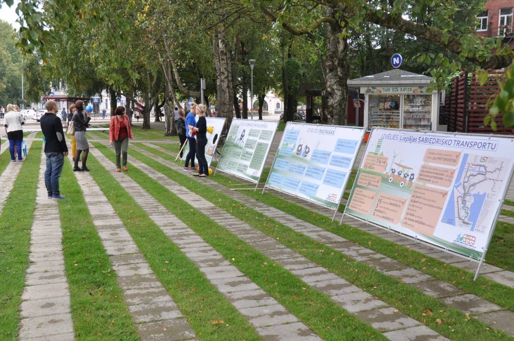 FOTO: Aicina dzīvot veselīgi un videi draudzīgi