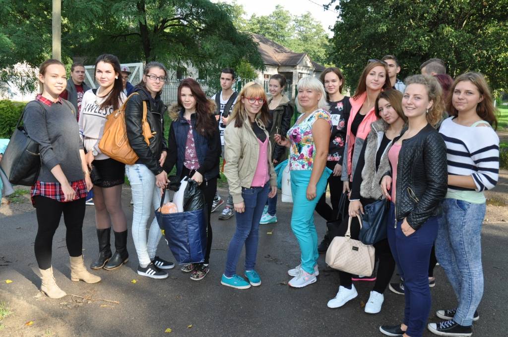 FOTO: Skolēni palīdz dzīvniekiem