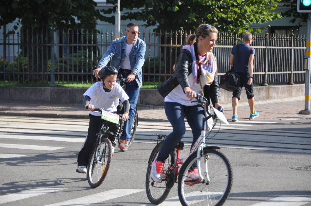 FOTO: Izvēlas videi draudzīgu transportu