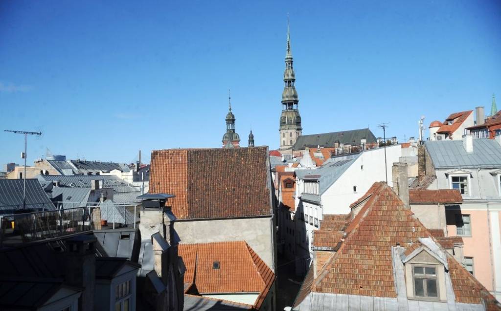 Cik ilgi jāstrādā dažādās pasaules valstīs, lai iegādātos maizi vai iPhone 6? 