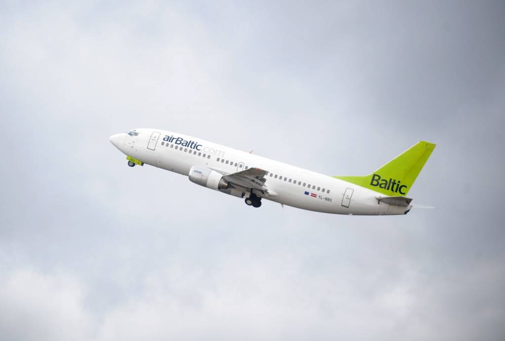 Alkohola reibumā aizturētajam airBaltic pilotam piespriests desmit mēnešu cietumsods