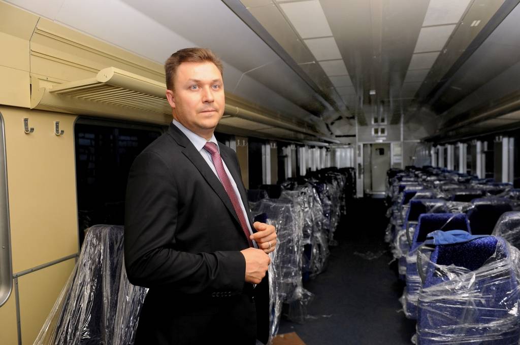 FOTO: Jau septembra beigās testa braucienus varētu uzsākt pirmais modernizētais dīzeļvilciens