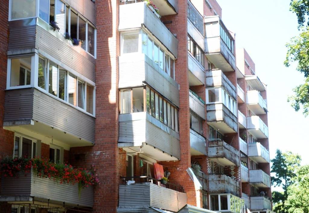 Rīgā neremontēts sērijveida dzīvoklis maksā vidēji 653 eiro par kvadrātmetru