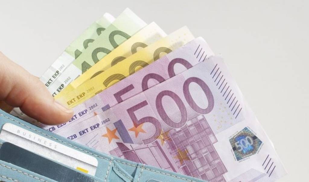 Uzzini, kuru augstskolu absolventi prasa sev vairāku tūkstošu eiro mēnešalgu