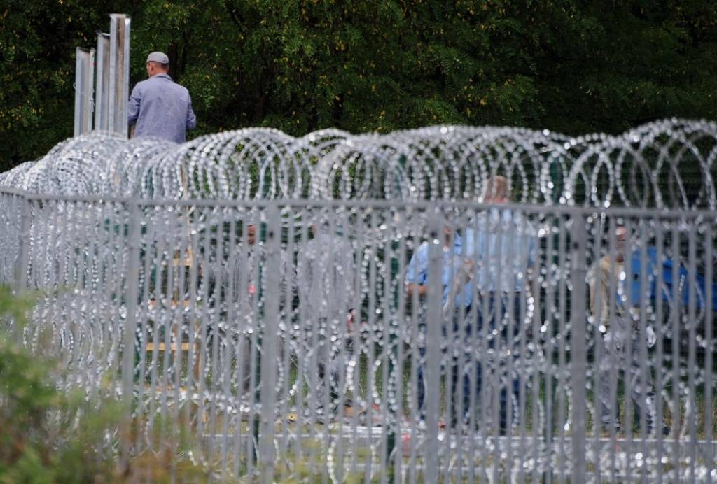 Papildināta ar foto - Latvijas uzņēmums piegādā dzeloņstieples robežas aizsardzībai Ungārijā