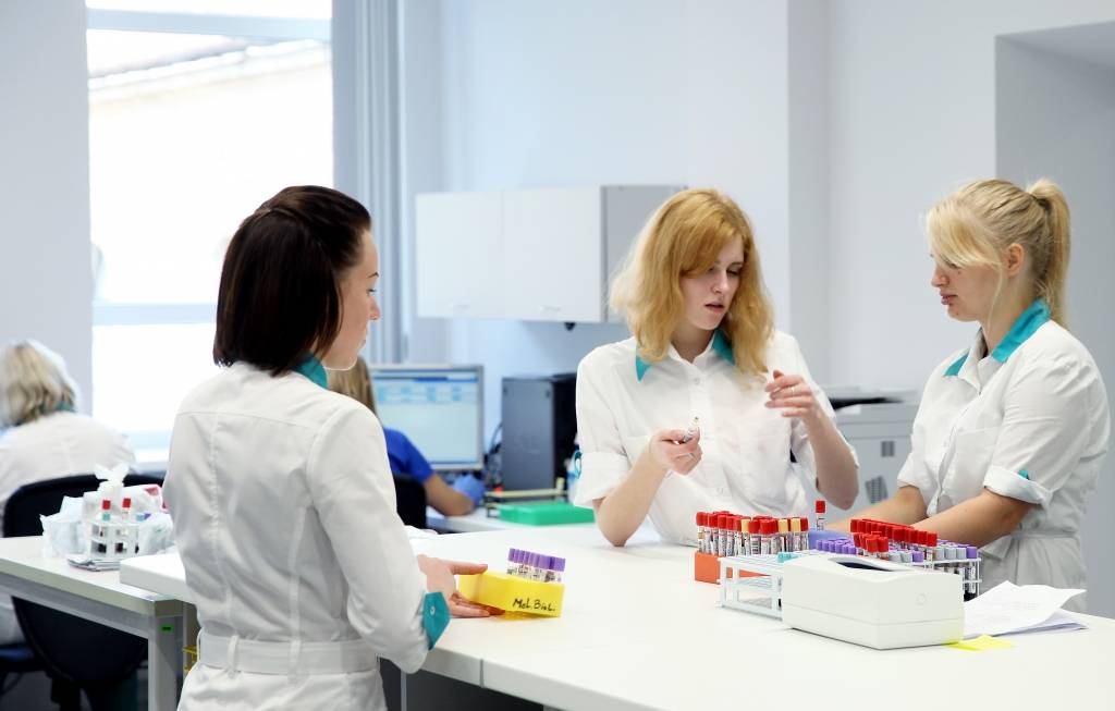 FOTO: Atklāj divus miljonus vērto Centrālās laboratorijas jauno filiāli 