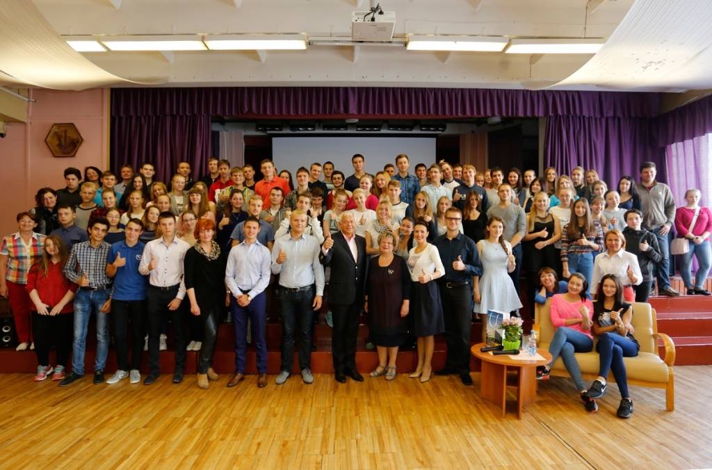 Deputāti akcijas "Skolas diena" laikā apmeklē Liepājas izglītības iestādes