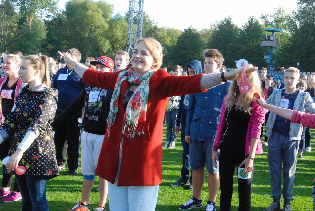 FOTO.VIDEO: Liepājā tūkstošiem skolēnu piedalās "Olimpiskajā dienā 2015"