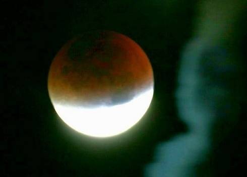 Vērotāji: Kurzemē pilns Mēness aptumsums bija redzams ļoti labi