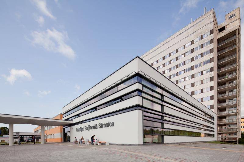 Liepājā pēc miesas bojājumu gūšanas mirst vīrietis