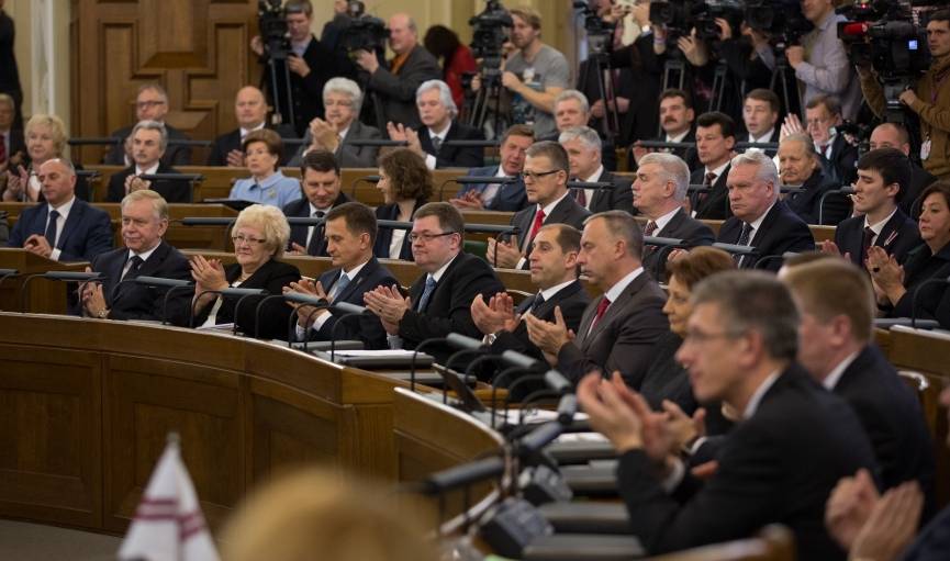 Saeimas deputāti noraida priekšlikumu nepaaugstināt sev algas