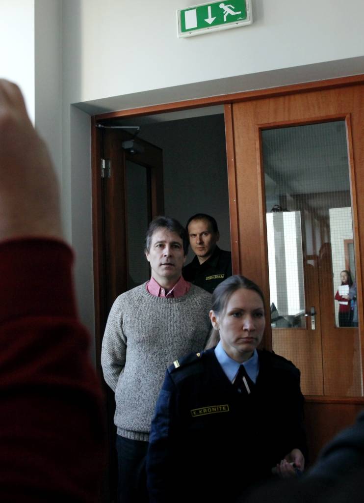 Tiesa pret drošības naudu no apcietinājuma atbrīvos Magoni