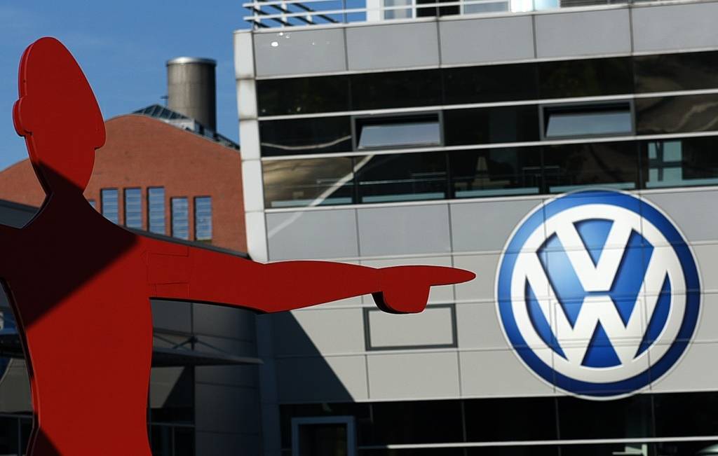 Vācijas policija veic kratīšanu Volkswagen galvenajā biroja ēkā
