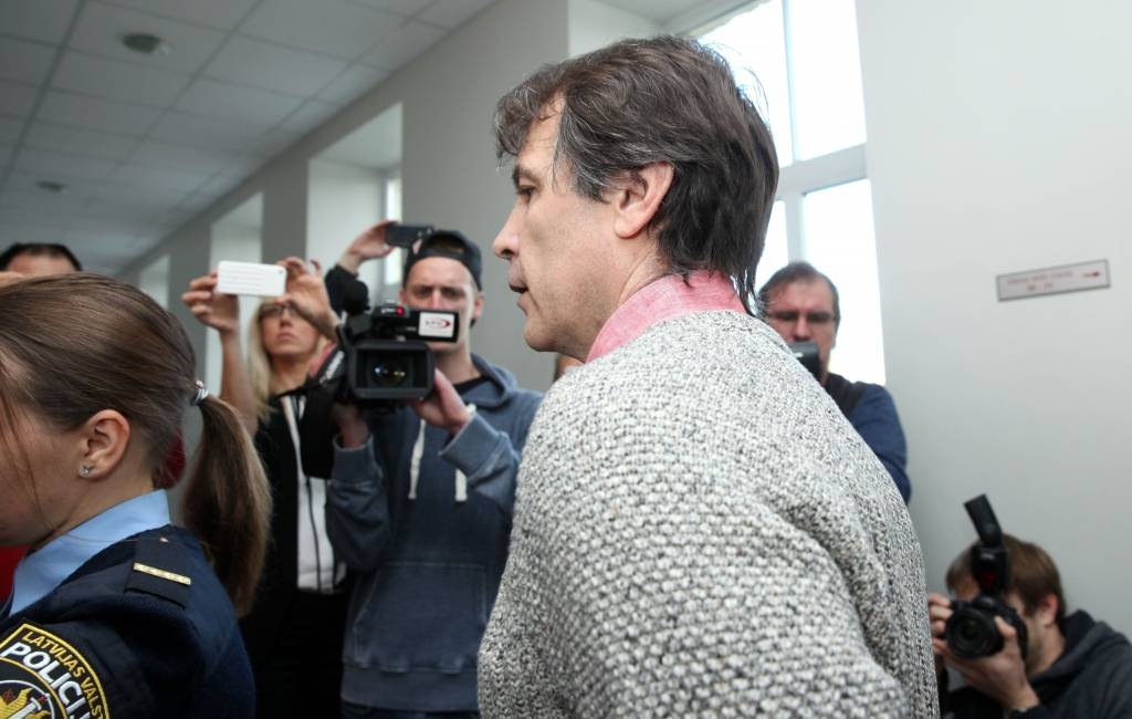 Apcietinājumā Magonim var nākties pavadīt vēl pāris nedēļu