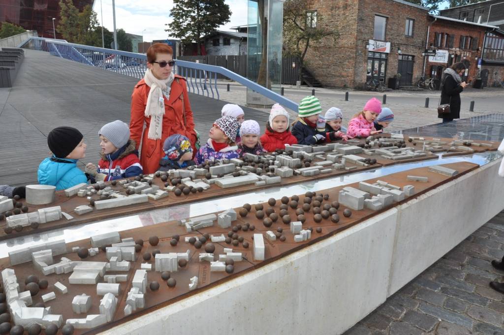 Bērnudārza "Pūcīte" audzēkņi iepazīst pilsētu 