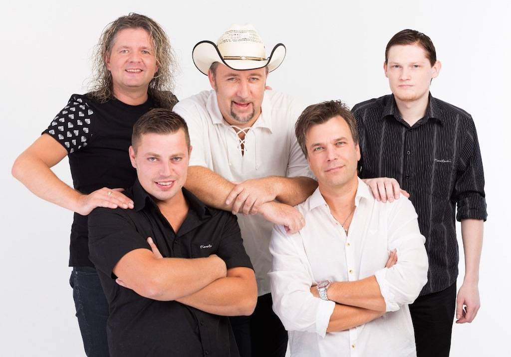 Grupa “Apvedceļš” ielūdz uz 15 gadu jubilejas koncertu