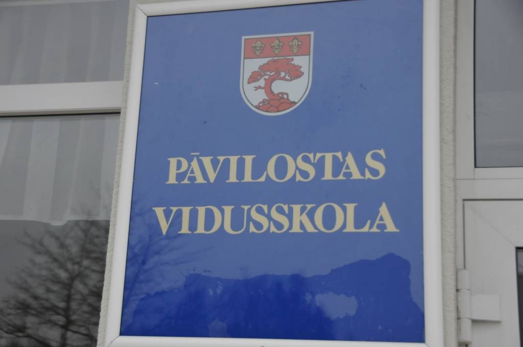 Apstiprina minimālo skolēnu skaitu vidusskolas 10.klases atvēršanai