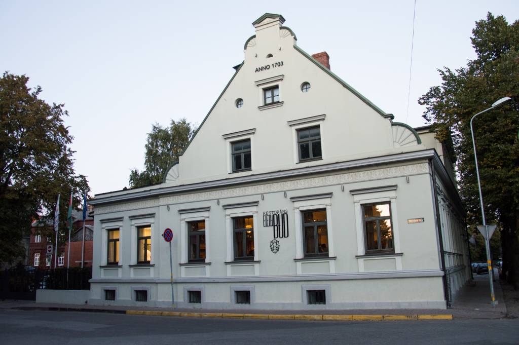 Paplašinās un atver Liepājā jaunu restorānu “Fifth Bud”