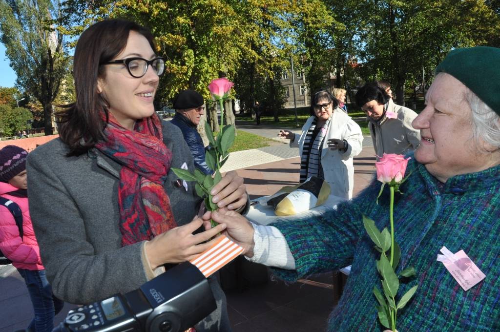 FOTO: Akcijas laikā mudina pārbaudīt veselību, lai nekļūtu par vēža upuri