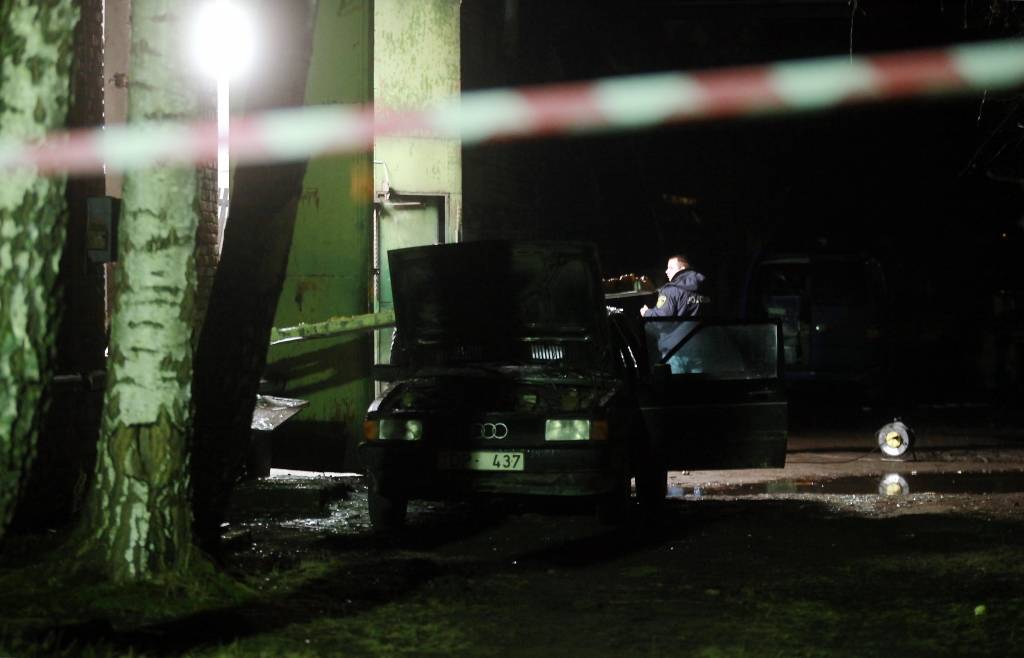 Iedzeršanas laikā atbruņojot sievieti, sprāgst paštaisīta granāta