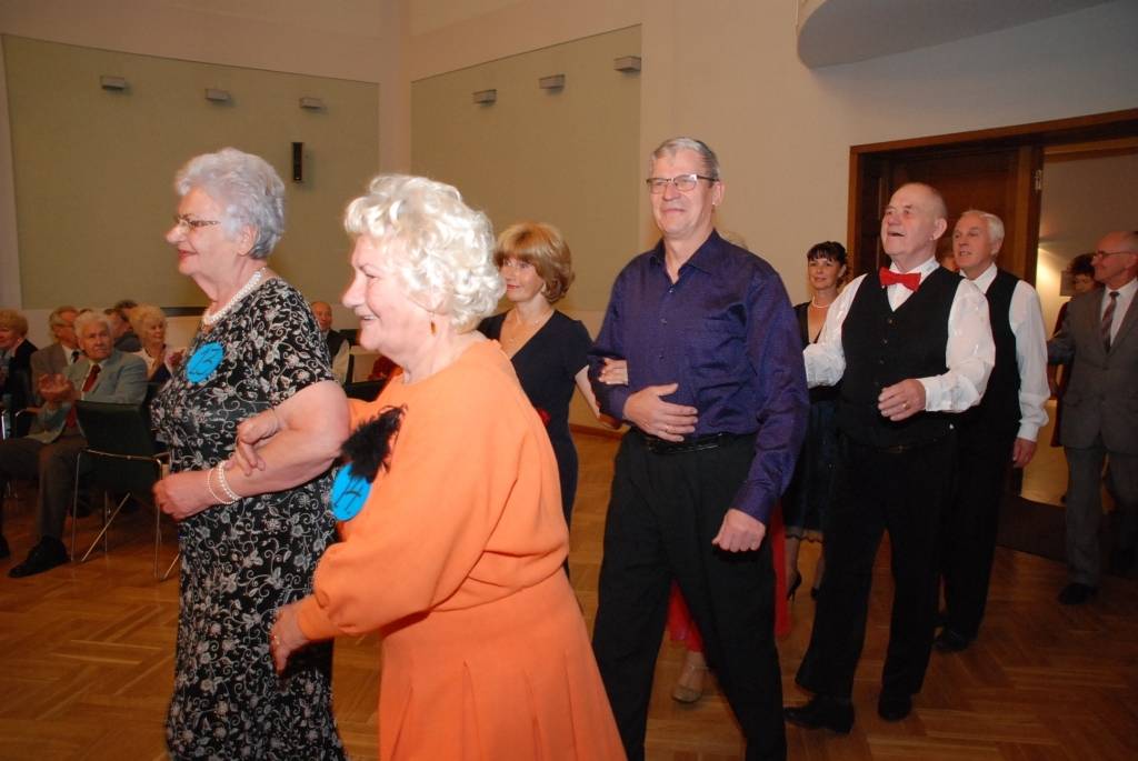 Var saņemt ielūgumus uz senioru radošo konkursu “Gadi nav šķērslis”