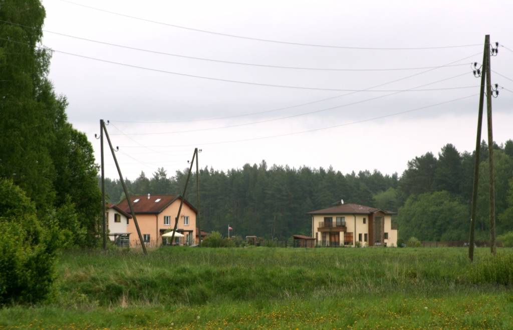 Cik liels ir vidējais mājoklis Baltijas valstīs?