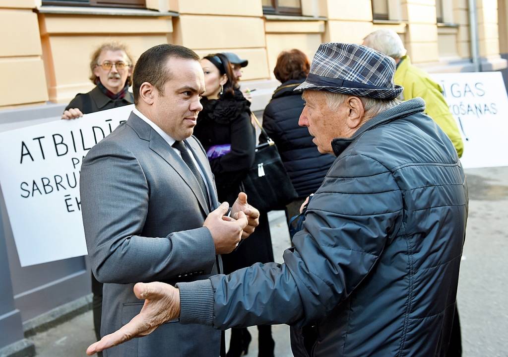 Rīgas namu pārvaldnieka vadībai stabila aizmugure