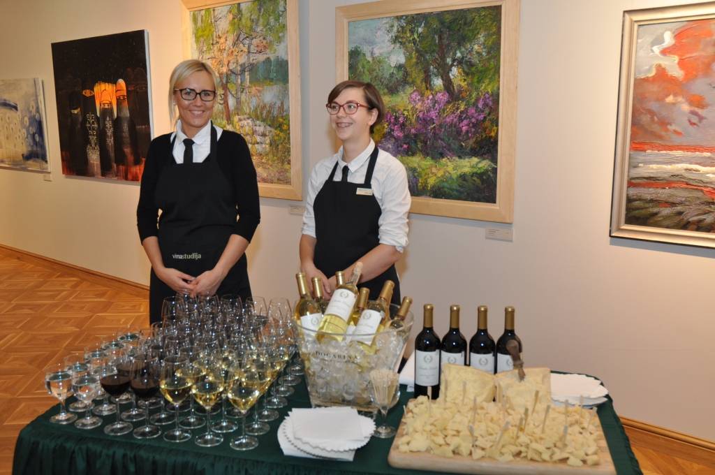 FOTO: Māksliniece Dace Dēliņa-Lipska saņem galveno balvu mākslas kopizstādē "Telpa dialogam"