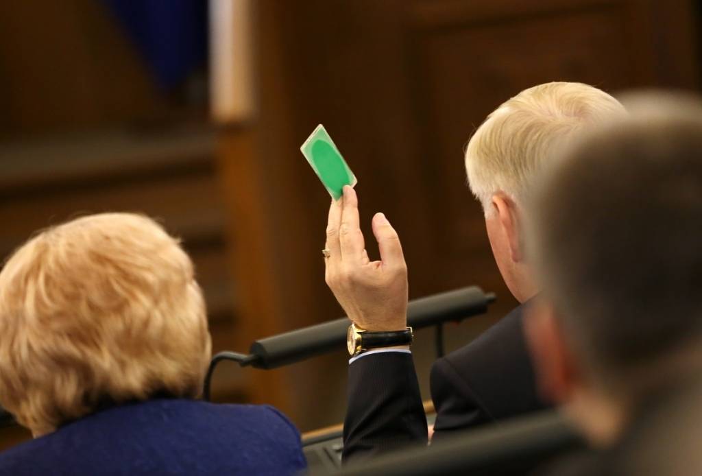 Saeima konceptuāli atbalsta nākamā gada budžeta projektu
