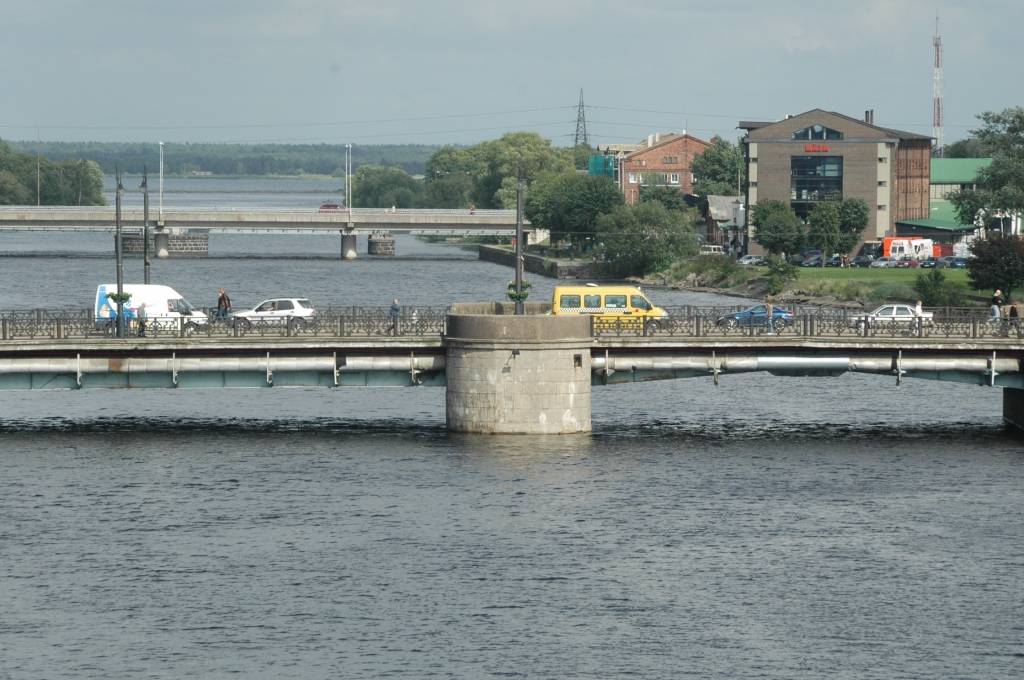 Liepājas tirdzniecības kanālā konstatēts 300 kvadrātmetrus liels naftas produktu plankums