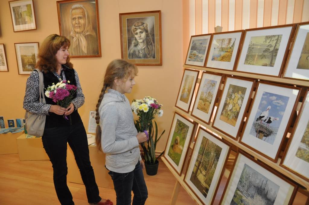  FOTO: Brāļu Alfrēda un Valda Gūtmaņu darbu izstāde Aizputes pagastā