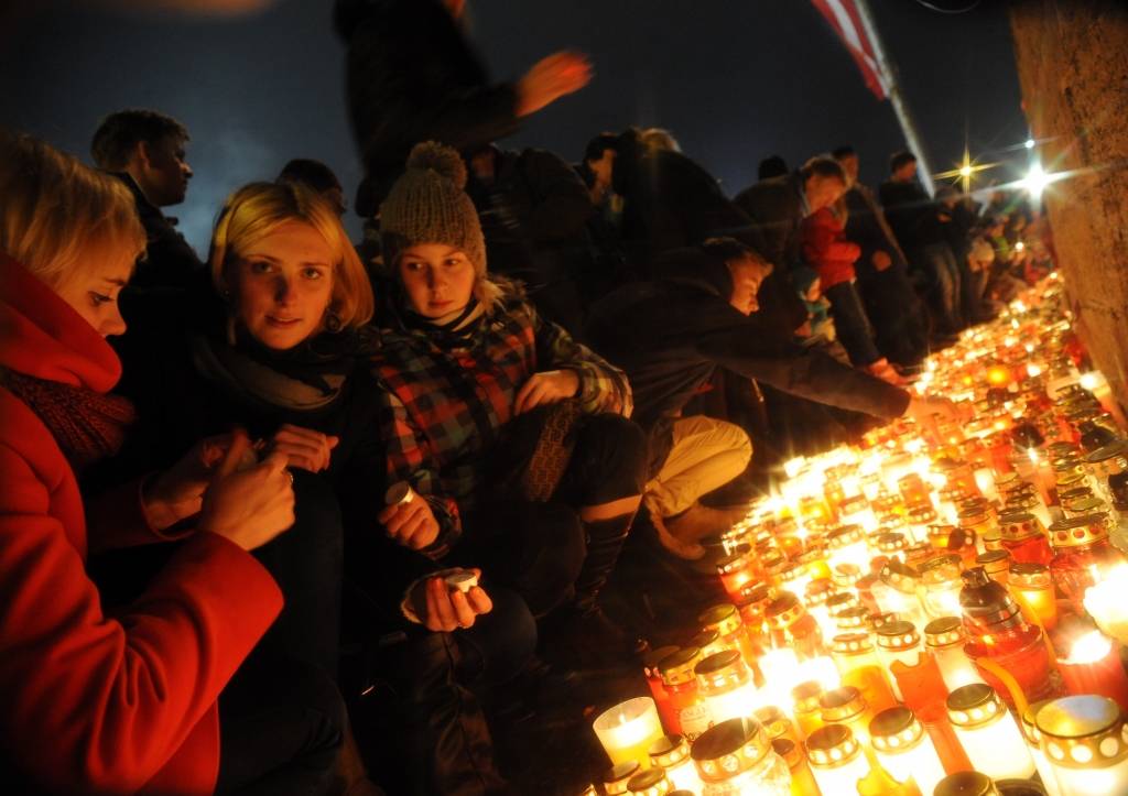 Lāčplēša dienas pasākumu laikā Rīgā vietām ierobežos satiksmi; slēgs 11.novembra krastmalu
