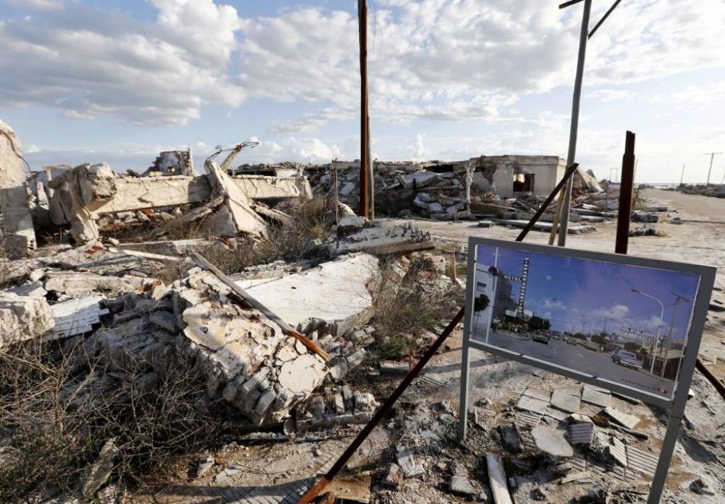 FOTO: Pēc 30 gadiem bijušais kūrorts izniris no sālsūdens