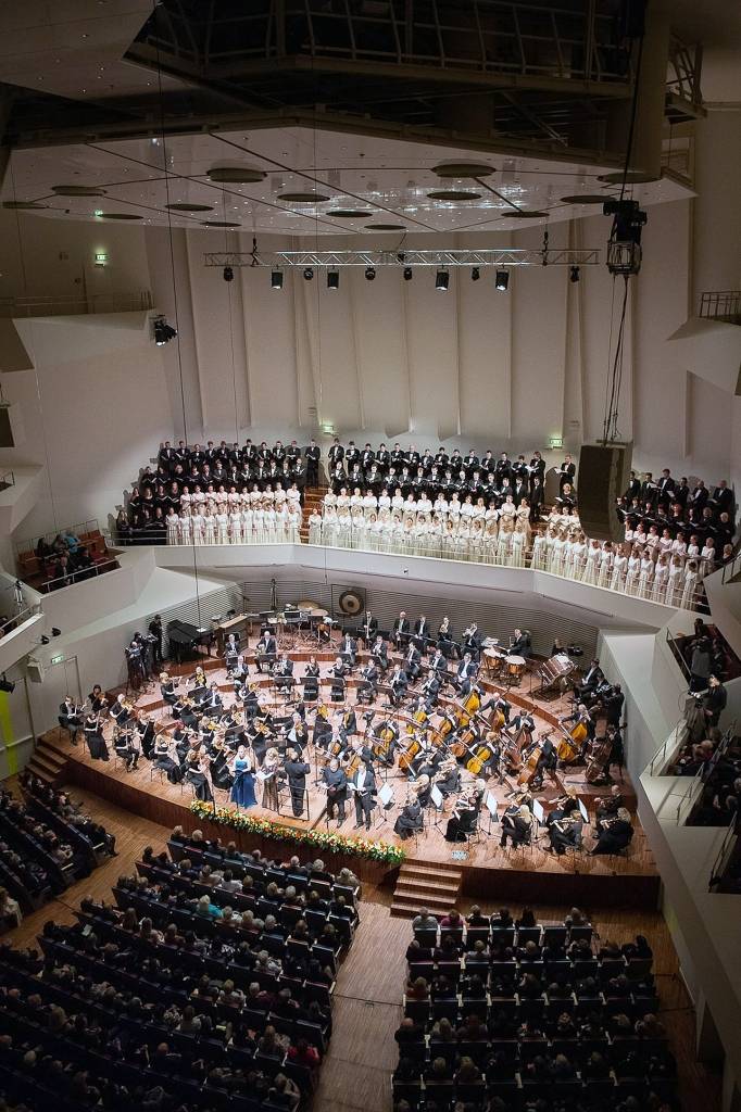 Slavē Liepājas jaunās koncertzāles akustiku, bet kritizē arhitektūru