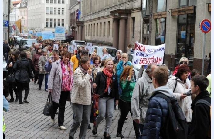 Pedagogi streikos 27. novembrī