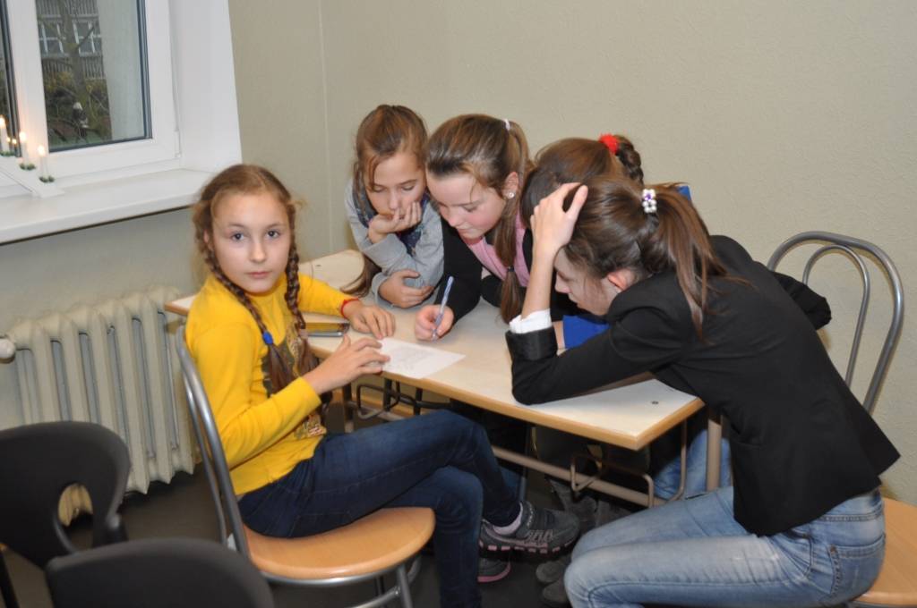 FOTO: Skolēni sacenšas erudīcijas konkursā “Mana kūka manai Latvijai” 