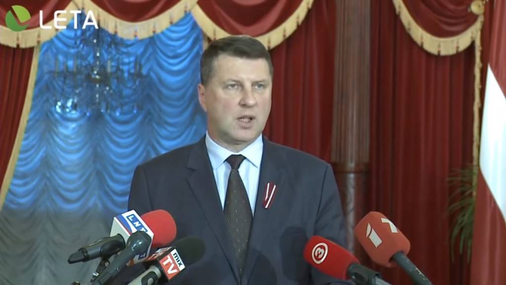VIDEO: Vējonis: Terorisma līmenis Latvijā joprojām ir zems; aicinājums svētdien izkārt karogu sēru noformējumā