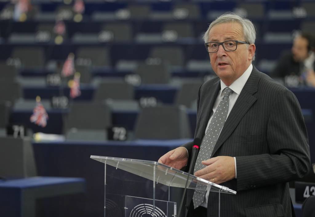 Junkers: Pēc Parīzes teroraktiem nav nepieciešams pārskatīt ES bēgļu politiku