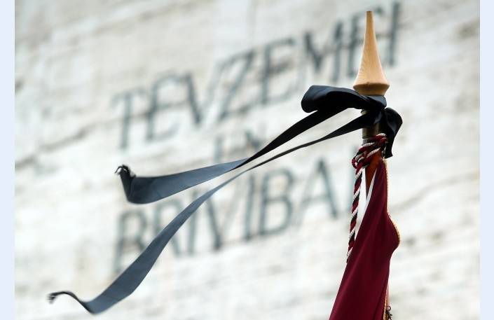 Pirmdien Latvijā izsludina oficiālo sēru dienu, apliecinot līdzjūtību un solidaritāti Francijai