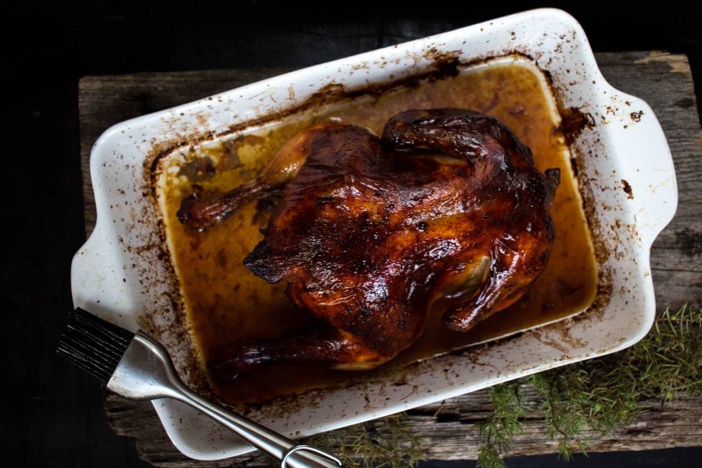 Cepetis par godu Latvijas dzimšanas dienai - šefpavāra ieteikumi sulīgam un aromātiskam cepetim