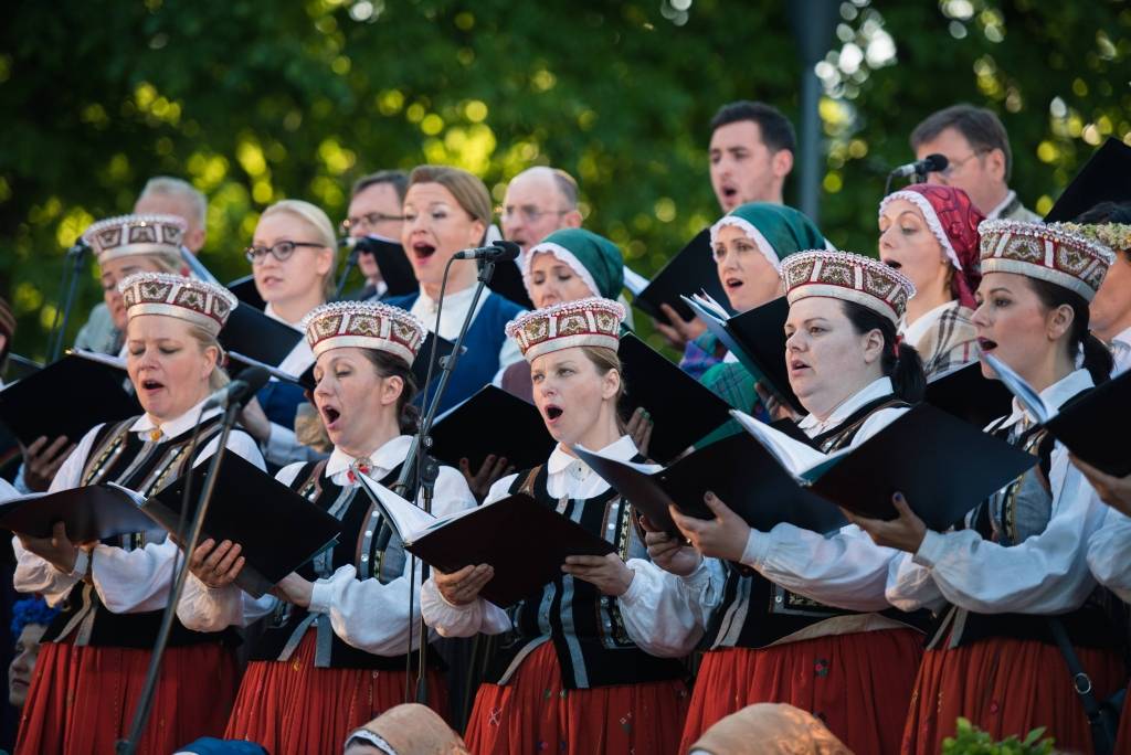 Aicina Latvijas 97. gadadienas koncertā vienoties dziesmā