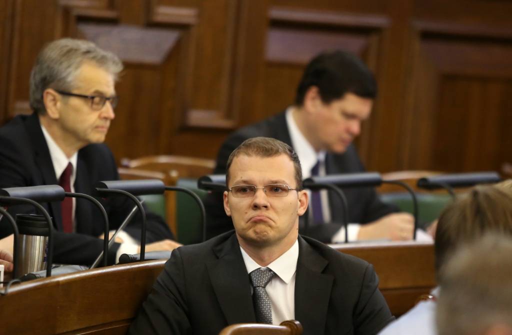 NA aicinājums apturēt bēgļu uzņemšanas procesu pagaidām nerod atbalstu partneru vidū