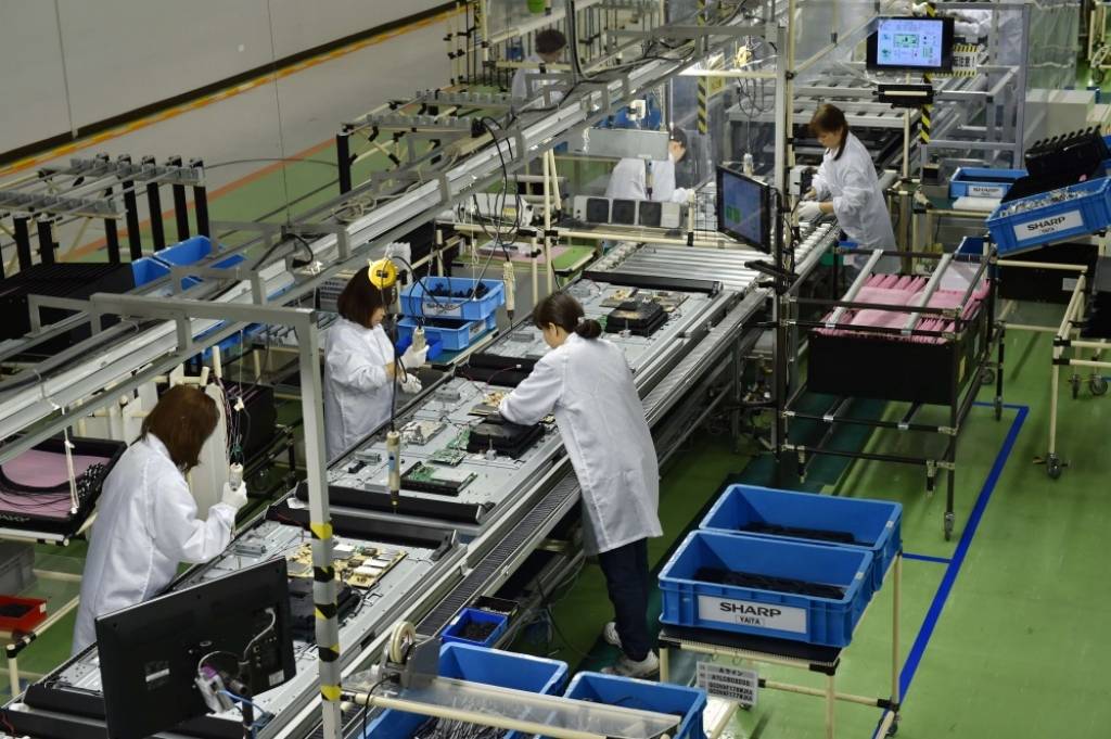 FOTO: Finanšu grūtībās nonākušās kompānijas Sharp ražotne Japānā