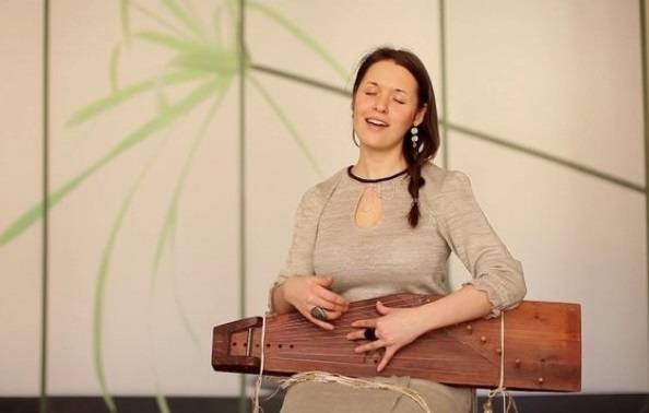 "Kursas Putnos" viesosies dziesminiece Inga Karpiča