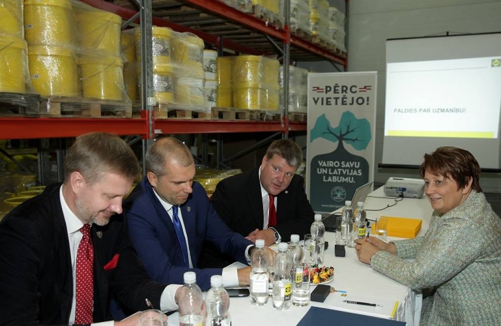 Straujuma uzņēmējiem sola nevirzīt kritizētās mikrouzņēmumu nodokļa izmaiņas