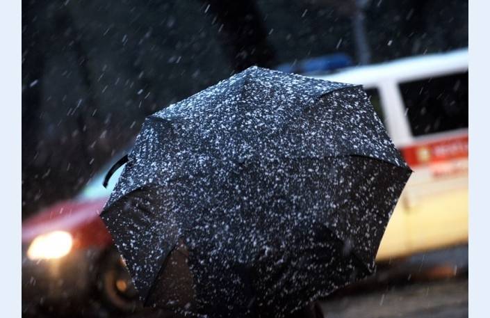 Pirmdien Kurzemē un Vidzemē gaidāms slapjš sniegs