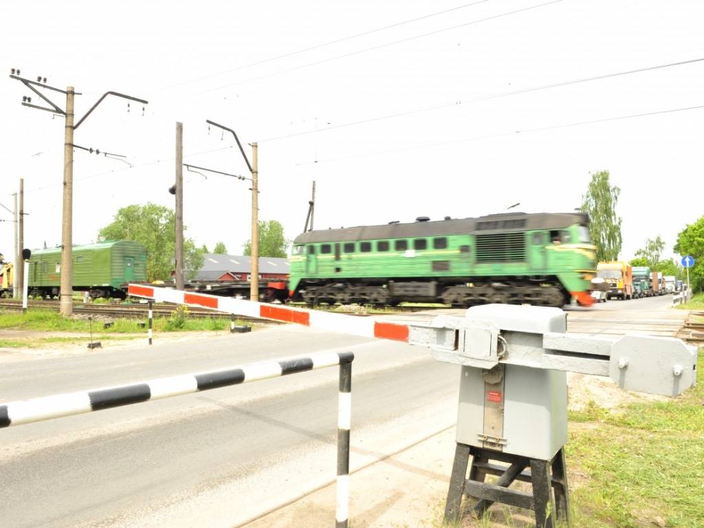 Uzņēmums brīdina: Dzelzceļa pārbrauktuvju šķērsošanai Liepājā jārēķinās ar papildus laiku